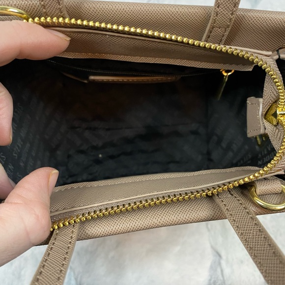 Small Steve Madden hand purse. Tan, taupe color. - Picture 8 of 9